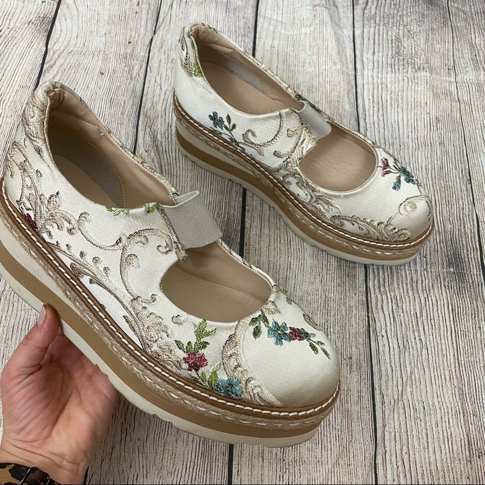 Seniorah Floral Embroidered Platform Slides